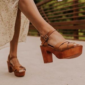 ROOLEE THE LAIN HEELS SIZE 7 / 37